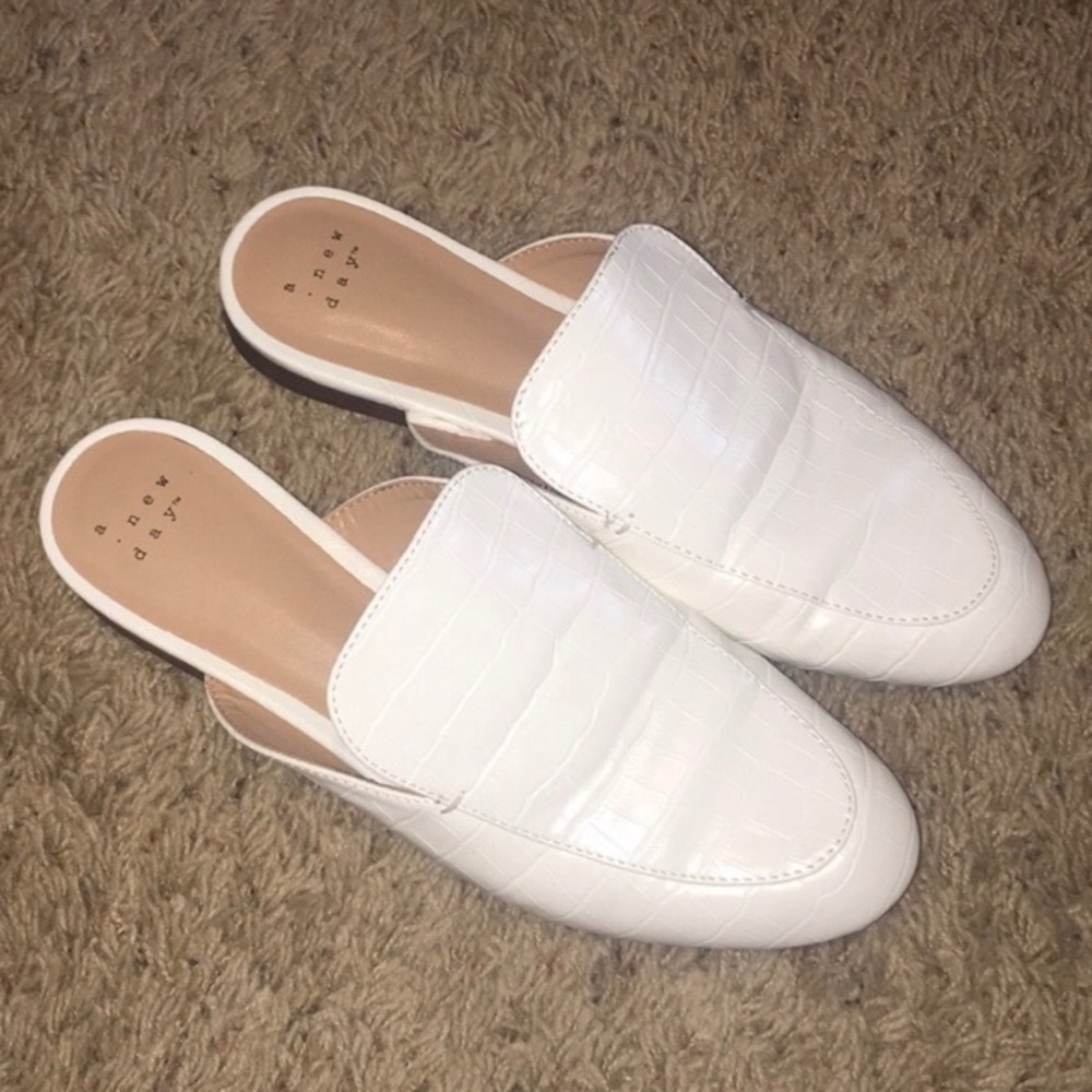 “A New Day” White Crocodile Embossed Mules